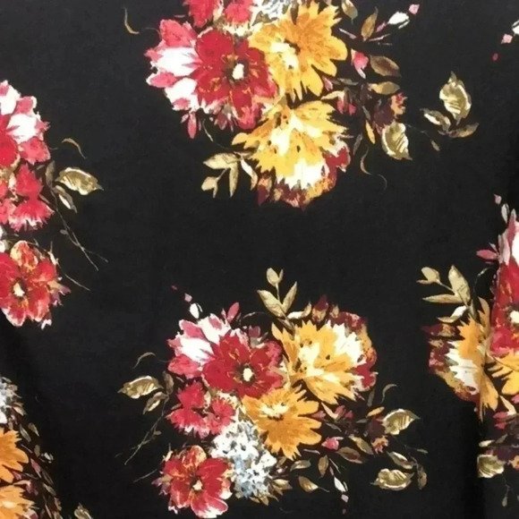 Time and tru plus size top/blouse‎ XL 16-18 black with floral - Picture 2 of 7